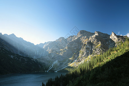 黎明时喀尔巴阡山树木旅行顶峰冒险天空日落远足风景爬坡全景图片