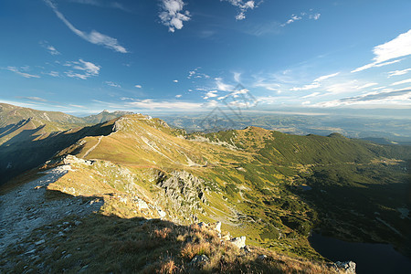 喀尔巴阡山峰远足旅游首脑环境踪迹高山阳光晴天旅行季节图片