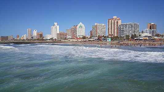 南非德班海滩南非蓝天海滩海浪天际海洋图片