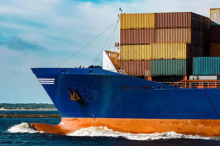 蓝集装箱船舶正在运行中生产进口运输技术商业橙子海洋世界商品血管图片