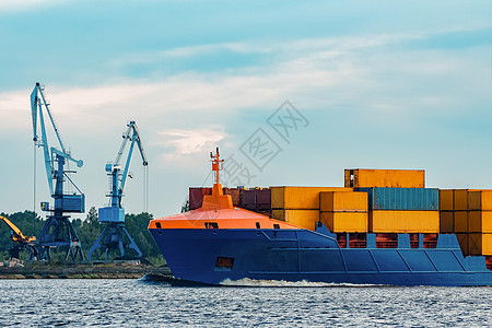 蓝集装箱船舶正在运行中生产出口金属红色商业血管港口海洋航海货物图片