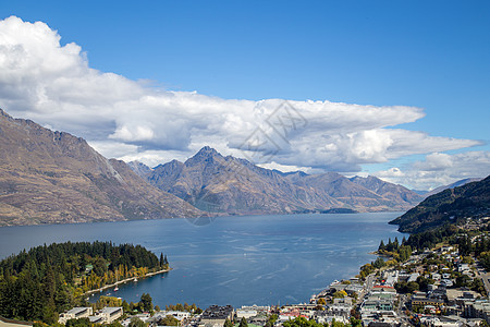 来自新西兰皇后镇山的视图山脉村庄风景全景景观旅游爬坡远足旅行高山图片