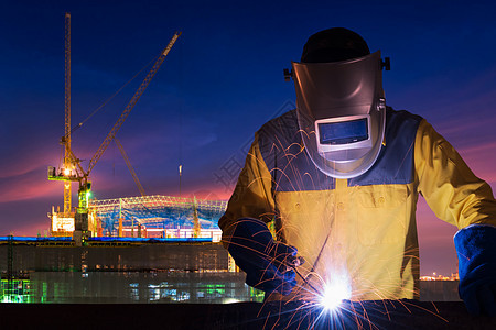 背景为施工现场的基础设施建设项目的工业工人焊接钢结构男人起重机工程师工程商业水泥安全团队技术建筑学图片