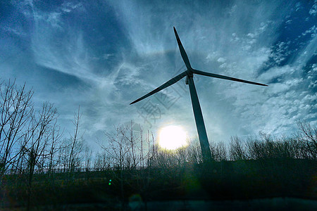 高压金合金矿附近自然环境中的风力涡轮机空气活力生态技术阳光天空太阳农村环境电气图片