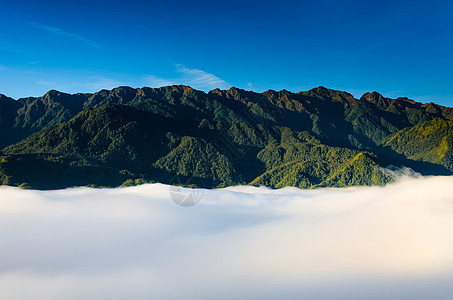 Fansipan Fan Si Pan 或山是越南萨帕印度支那最高的山峰阳光农场日出风景阳台薄雾稻田教会平底锅丛林图片