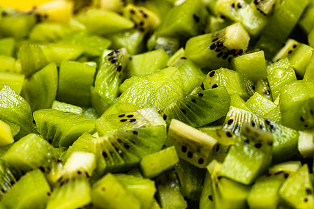 水果 用于甜点的切碎异国Kiwi水果详情营养食物宏观冰沙纹理背景奇异果热带饮食图片