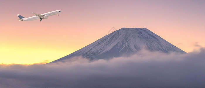 日本冬季日出时 商用飞机飞越富士山美丽的自然景观 优雅的设计与旅行概念的复制空间空气航空旅游乘客运输天空蓝色天堂日落全世界图片