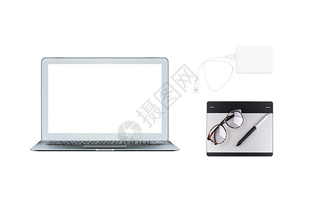 笔记本电脑 图形输入板和外部硬盘在白色背景下隔离 现代生活方式和自由职业概念的技术和小工具的对象图片