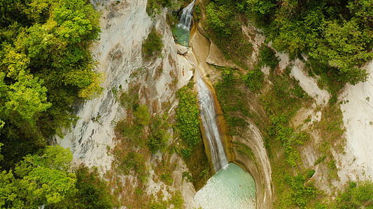 美丽的热带瀑布菲律宾宿务宿务水池叶子旅游荒野环境旅行溪流石头风景流动图片