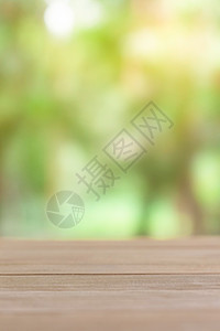 绿光背景的空木制桌面图片