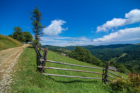 山丘纯自然乡村景观 木原木围栏首脑顶峰薄雾日出日落阳光公园全景国家远足图片