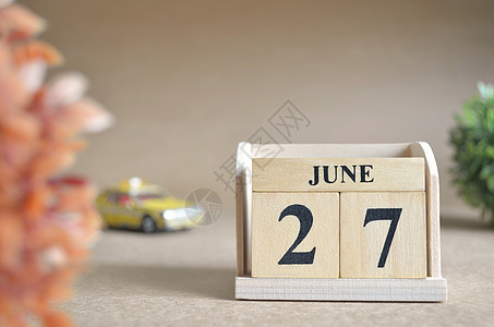 6月27日广告假期镜框日历商业出租车季节礼物玩具工作图片