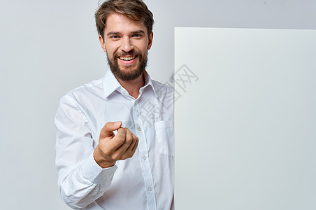 白标旗广告官 在T恤衫中宣传男子情绪商业海报工作室横幅广告标语木板男性男人胡须图片