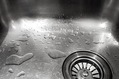 闪亮的不锈水槽的水滴金属厨房管道液体流动菜肴盆地下水道合金图片