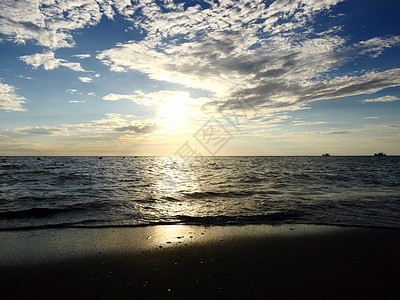 平静的海中橙色日落天堂海洋太阳海岸海滩地平线旅行反射天空天际图片