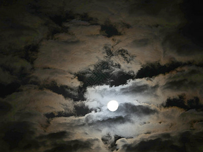 夜云中满月科学天文学卫星岩石宇宙行星月光月亮旅游天空图片