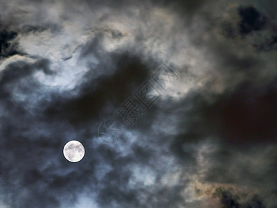 夜云中满月旅行科学场景旅游宇宙岩石月光气氛月球月亮图片