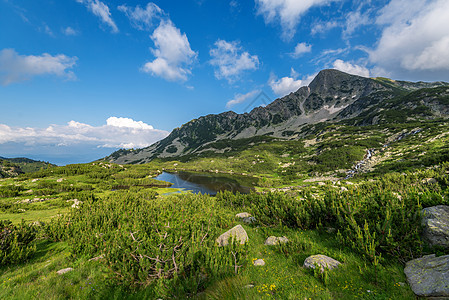 与穆拉托夫峰和山河的惊人景观旅游风景顶峰爬坡石头登山踪迹假期路线娱乐图片