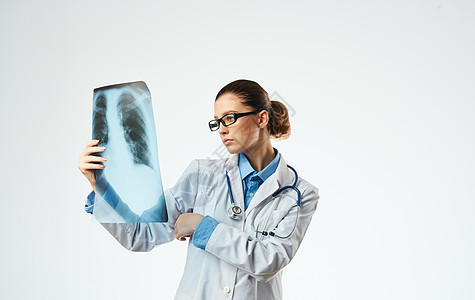 使用X射线近光收成视图工作女医生医院扫描疾病胸部诊所射线骨骼卫生医师药品图片