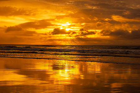 一生一次美丽的印度洋日出 海浪在大洋路上破碎 维多利亚 澳大利亚魔法天空天堂橙子戏剧性海滩阳光海洋日落地平线图片
