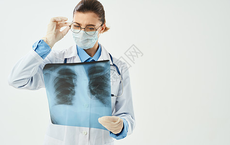 专业的女医生和女医生 从事本领域的专业工作药品照相放射科疾病考试骨骼女士保健x射线职业图片