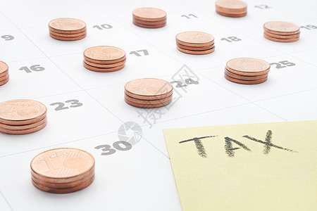 欧元货币税收规划预算家庭公用事业日历税务会计 月历最后一天用欧元硬币堆写在黄纸条上的文字税纳税和预算计算图片