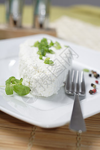 波兰白奶酪美食叶子小吃烹饪奶制品牛奶木板山羊食物饮食图片