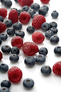 生命摄影图蓝色饮食宏观美食小吃营养工作室覆盆子树叶水果图片