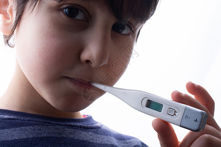发烧 医疗温度计 儿童体温测量 高烧暴发危害疼痛育儿休息孩子病人流感疾病感染图片
