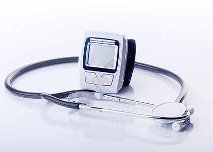 白色背景的听诊镜 感光计和心脏专家诊断心率医疗心脏病心脏病学血压乐器技术药品图片