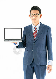 身着西装的商务人士在白色背景上持有笔记本电脑领带经理工作室工作男人戴眼镜男性成功眼镜办公室图片