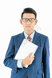 身着西装的商务人士在白色背景上持有笔记本电脑成功戴眼镜男人领带蓝色男性商务经理工作办公室图片