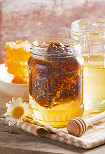 特写蜂窝 在玻璃罐中加蜂蜜美食乡村向日葵餐巾食物甜点产品生物蜂蜡薰衣草图片