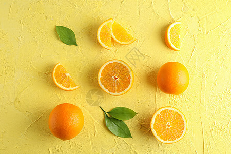 平面结构 有成熟的橙子和颜色背景上的叶子情调排毒异国饮食水果桌子树叶作品热带食物图片