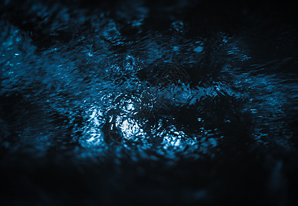 抽象水庄背景风暴飞沫喷泉蓝色流动溪流创造力宏观强光瀑布图片