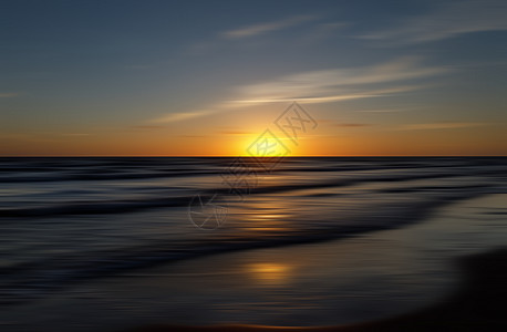 美丽而模糊的海日落图片