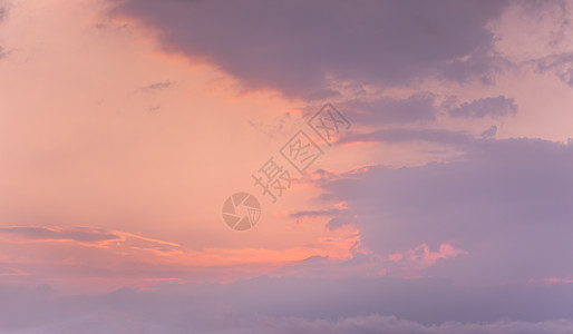 在山的日落云彩多云太阳阳光天空灰蒙蒙风景戏剧性气氛云景射线背景图片