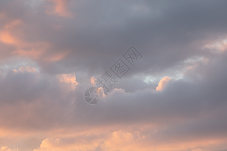 暮光多彩的天空和乌云天际黄色天气多云日落场景红色太阳天堂戏剧性图片