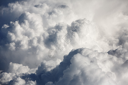 美丽的天空与云云蓝色晴天飞机天际白色空气天空气氛多云场景图片