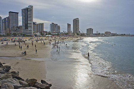 Fortaleza 现代城市天际线 海滩旁边 巴西 南美假期拉丁波浪热带避暑胜地景点手掌天空旅游风景图片