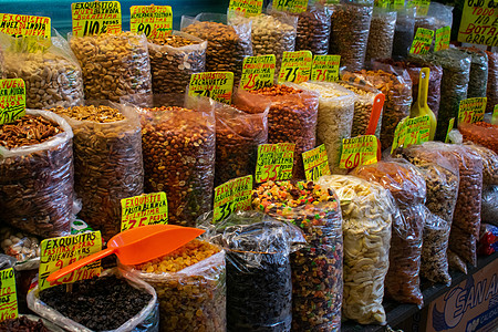 在墨西哥市场销售的袋装新坚果产品花生塑料饮食葡萄干团体健康饮食干果食物商业图片