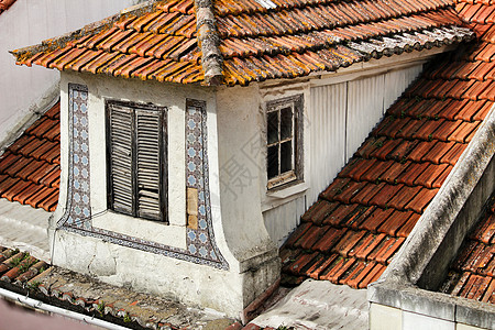 里斯本古老多彩色的外墙和屋顶房子石头首都阳台场景瓷砖城市建筑景观观光图片