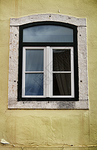 典型古老的葡萄牙面孔和旧窗户石头古董城市房地产公寓单板观光房子历史性建筑图片