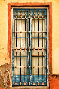 典型古老的葡萄牙面孔和旧窗户公寓首都房子建筑城市传统石头历史性单板场景图片