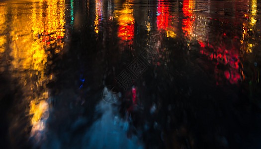 纽约公约 的照明和夜光灯人行道城市正方形强光市中心下雨建筑小夜灯时间反射图片