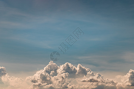 美丽的蓝天与云背景 天空 cloudsSky 与云天气自然云蓝色日落蓝色动机气候天堂戏剧性阳光纹理风暴气氛图片