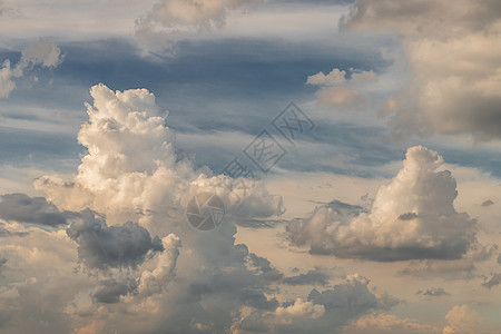 美丽的蓝天与云背景 天空 cloudsSky 与云天气自然云蓝色气候风暴阳光太阳天堂动机气氛幸福生活戏剧性图片