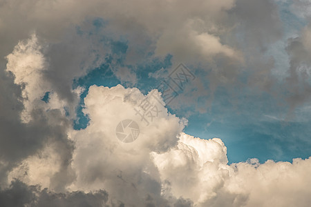 美丽的蓝天与云背景 天空 cloudsSky 与云天气自然云蓝色阳光蓝色太阳气候幸福日落风暴天堂气氛纹理图片