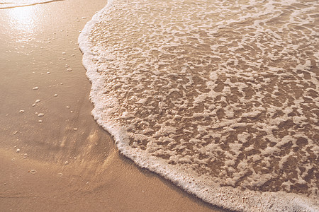 热带清洁夏季带复制空间的沙子和海水飞溅的顶视图海洋背景蓝色地平线太阳海浪假期季节天空墙纸图片