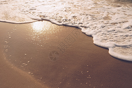 热带清洁夏季带复制空间的沙子和海水飞溅的顶视图海浪墙纸地平线太阳背景旅行辉光假期季节海洋图片